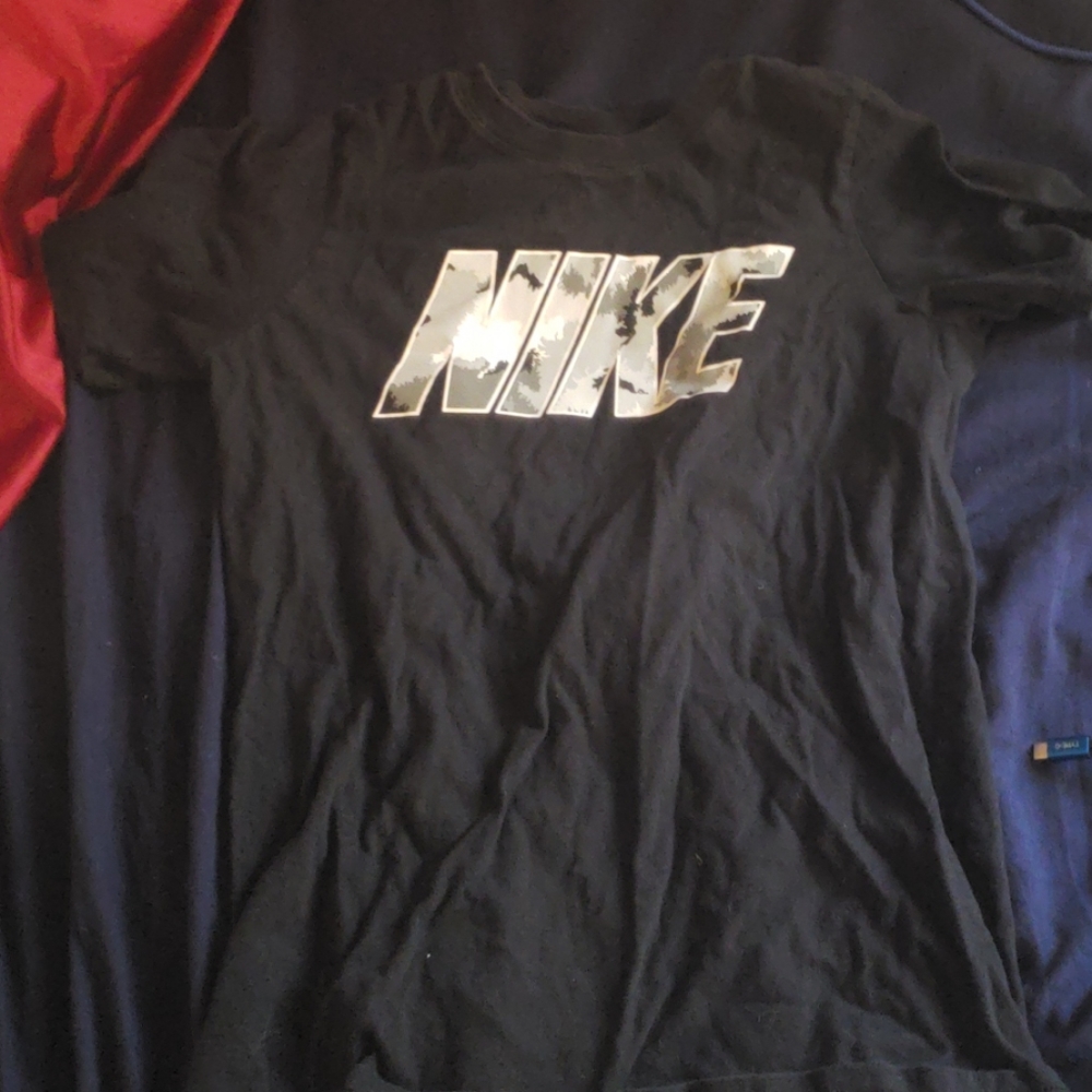 Camo Nike tee youth medium